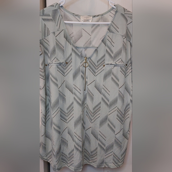 Flower & Feather Green Size 1X Top V-Neck Front Gold Zipper Blouse Short Sleeve - Picture 2 of 9